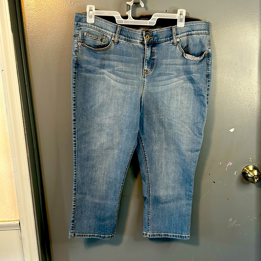 Torrid Premium Bombshell skinny Capri Sz 22